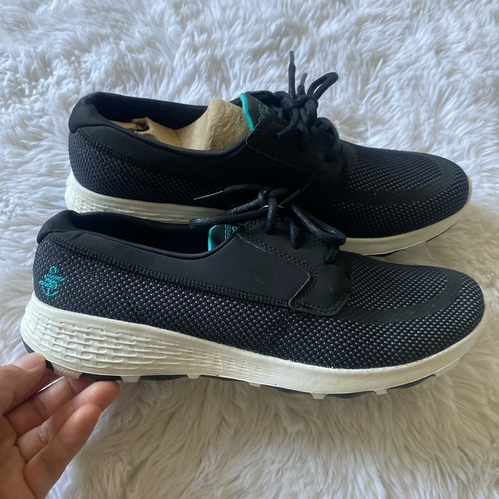 Skecher on the sneakers women size 9